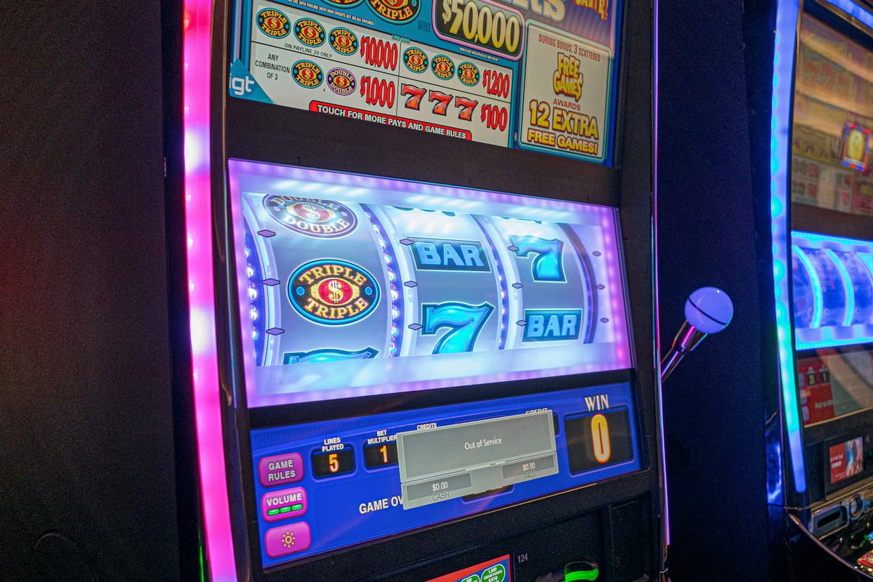 Micro-Architecture of Slot Machines